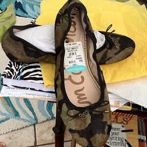 Sam Edelman Olive and Black Ballet Flats